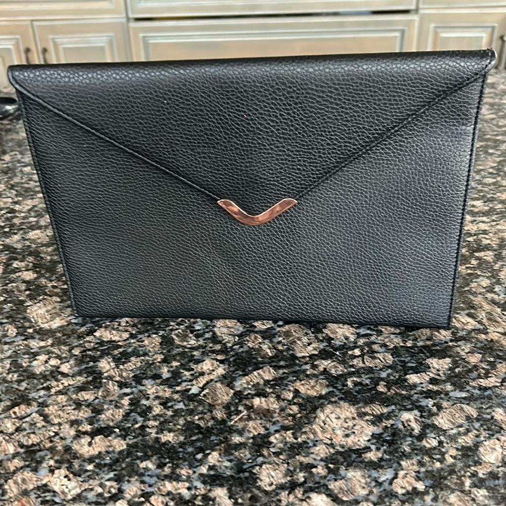 LE MYSTERE ENVELOPE CLUTCH